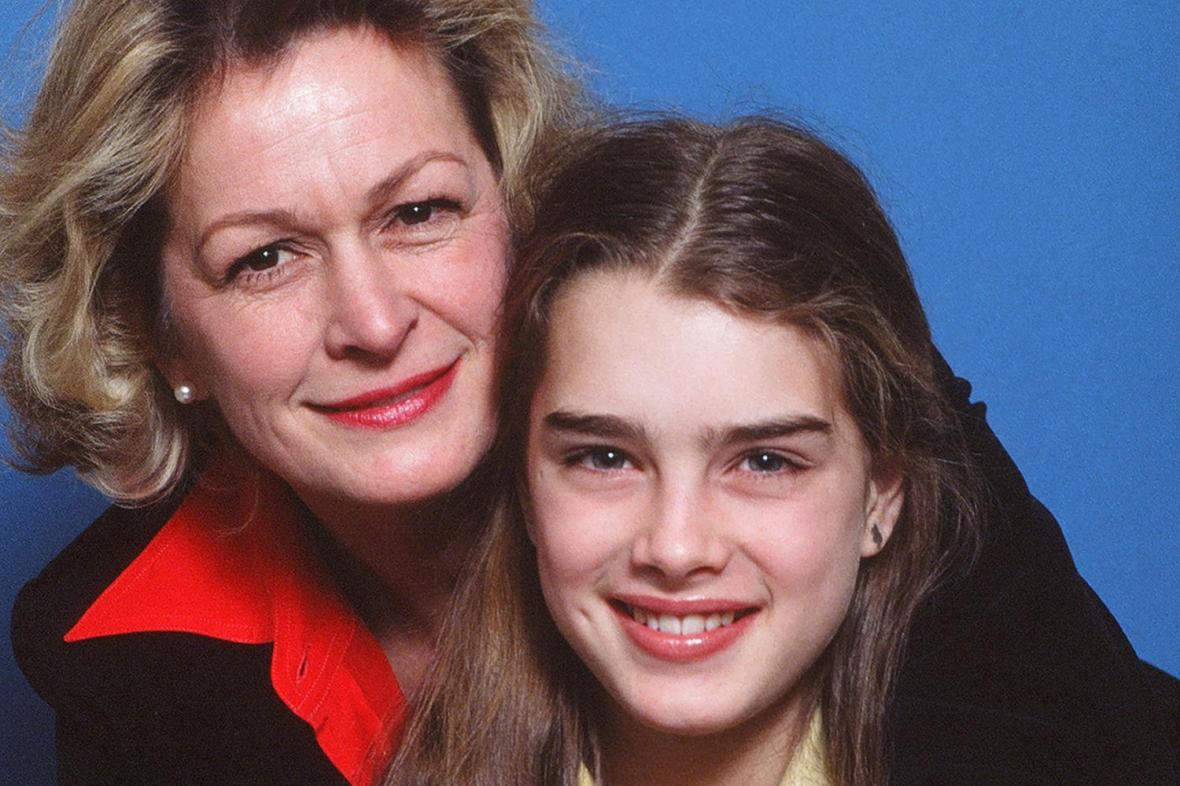 Teri Shields hugging her daughter Brooke Shields.